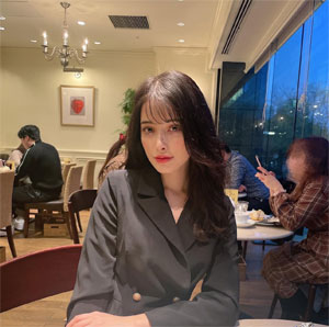 鈴木・ミケーラ・奈帆（偽者のgoogleコンシェルジュ）