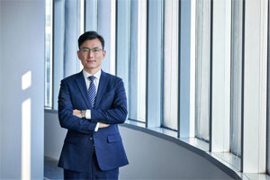 専属弁護士 岡田