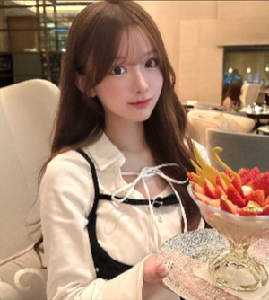 岩槻 裕子(いわつき ゆうこ)