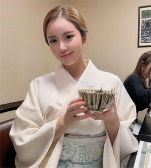 千夏（ちなつ）小料理屋の女将