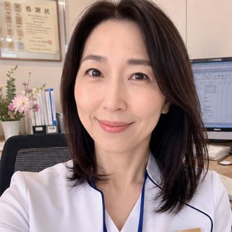 看護部長・幸子（さちこ）看護師