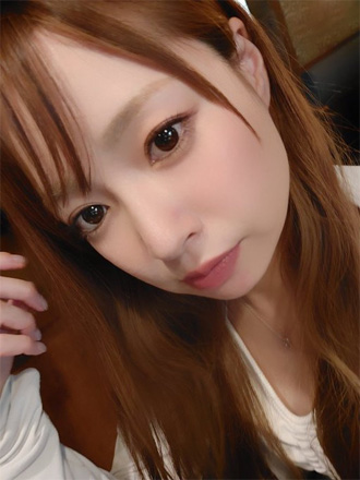 あゆみ、30才、既婚者（離婚寸前の人妻）