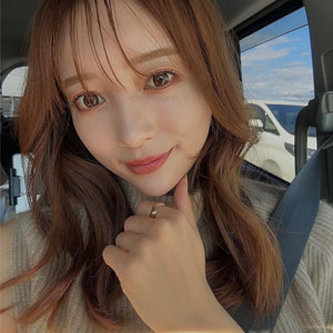 HITOMI(ひとみ)42歳、元大手航空会社CA(元キャビンアテンダント)