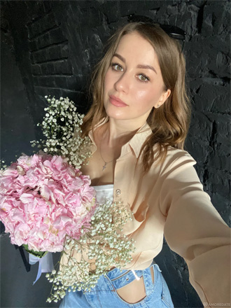 Anastasiya（アナスタシア）ウクライナ人のアイリスト