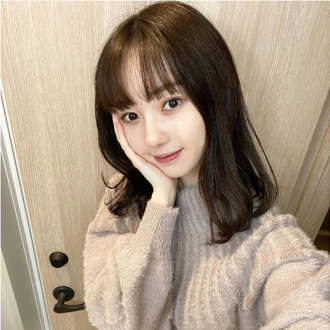 金本未菜（かねもとみな）27歳、皮膚科の受付嬢